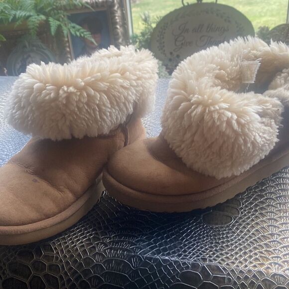 Kids UGGS Chestnut short boot - Picture 8 of 9
